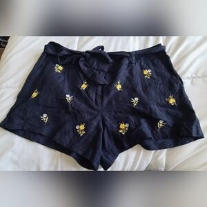 Ann Taylor Loft Linen Blend Navy Shorts Yellow White Flowers Size 10